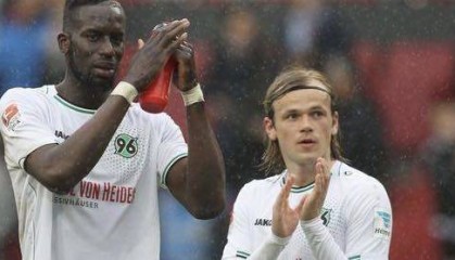  德甲新军圣保利主场首秀爆冷取胜  