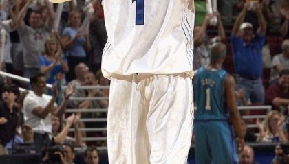  汉诺威96中场调度行云流水，掌控节奏主导比赛