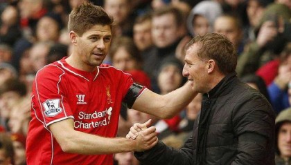  利物浦旧将传射建功，莱斯特城爆冷终结红军不败  