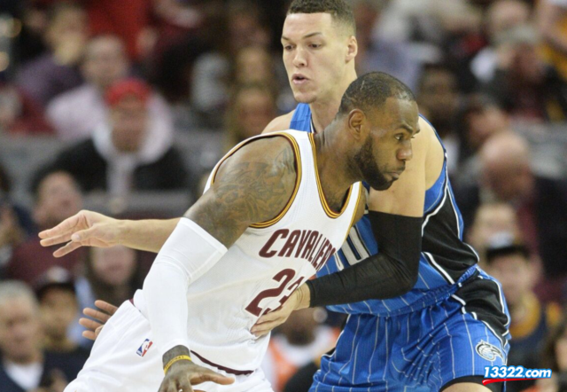  马尔卡宁手感火热骑士击败活塞止连败