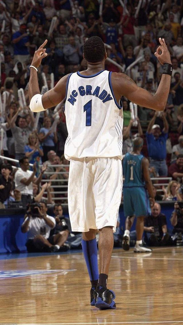  汉诺威96中场调度行云流水，掌控节奏主导比赛